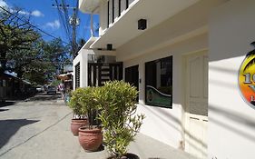 Blue Rock Resort And Dive Centre